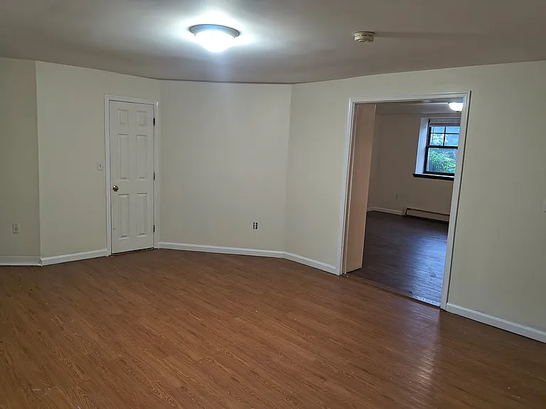 404 Seneca St #G — Photo 3