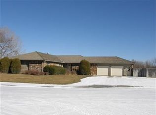 4502 Camelot Dr E, Great Bend, KS 67530