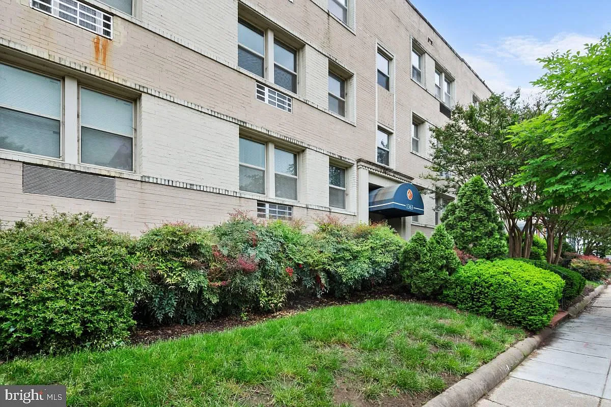 1363 K St SE APT D photo 1