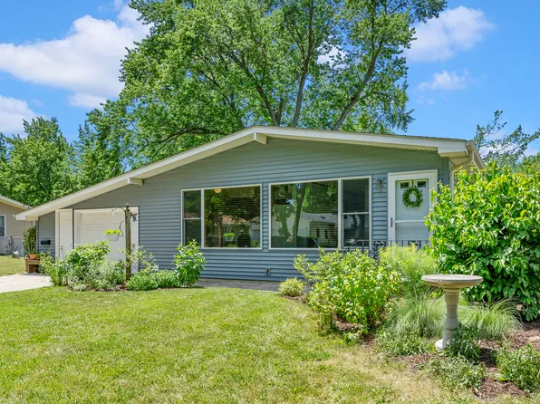 1121 Holmes Pl, Dekalb, IL 60115