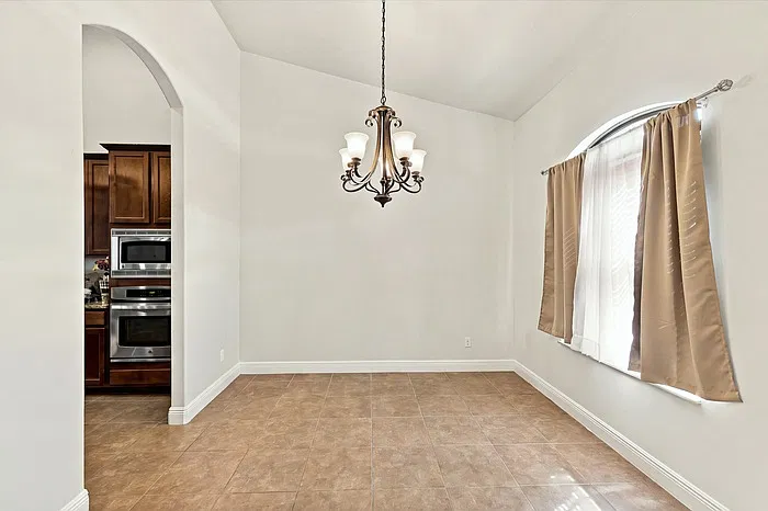 4 bed, 3.0 bath, 2079 sqft, $2,800 — Photo 2