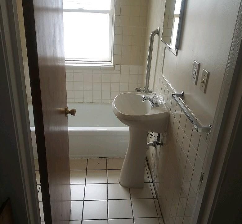 1st image of 3436 Sophia St APT 4
