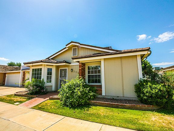 2nd image of 209 E Campo Bello Dr
