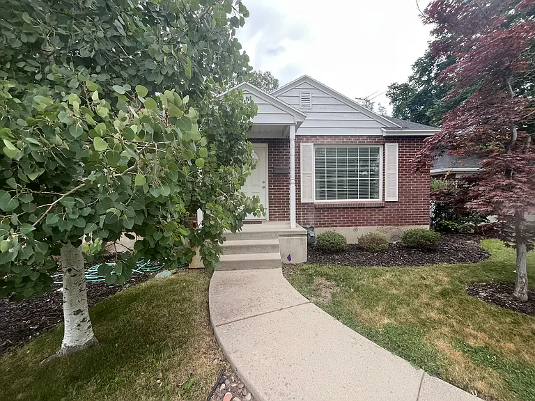 2757 E Kenton Dr — Photo 1