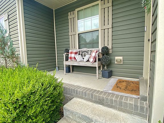 3rd image of 3620 Fox Tail Dr