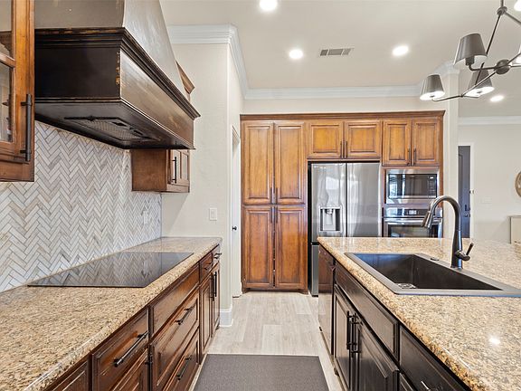 5th image of 3112 Preston Club Dr