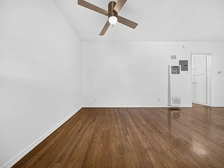 1412 W. 17th St — Photo 13