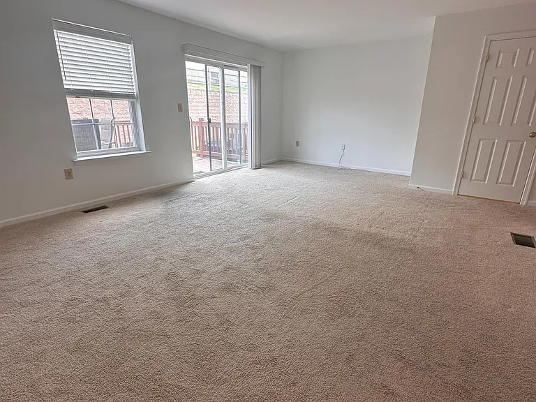 1051 Balley Dr — Photo 2