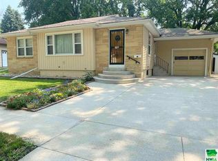 805 Pinecrest Dr, Storm Lake, IA 50588