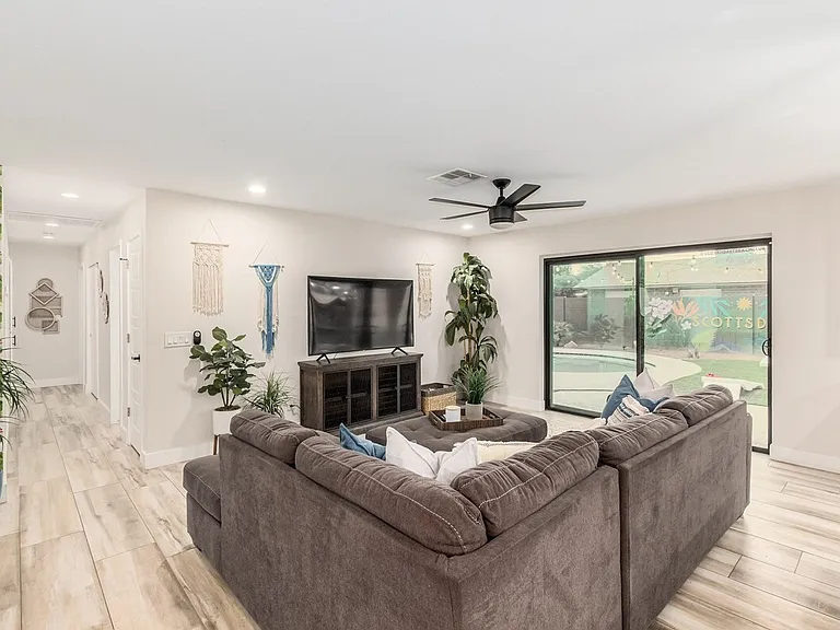 8726 E Arlington Rd — Photo 8