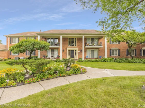 29624 Middlebelt Rd Unit 113, Farmington Hills, MI 48334