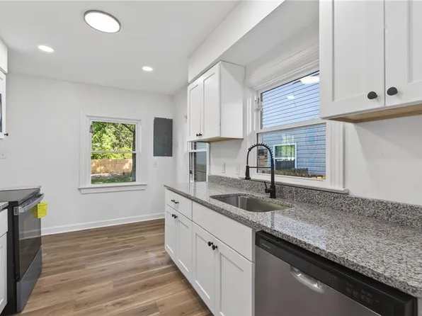 690 Greenbriar Ave, Hampton, VA 23661