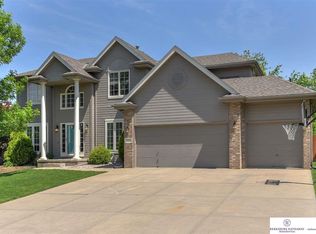 17522 J St, Omaha, NE 68135