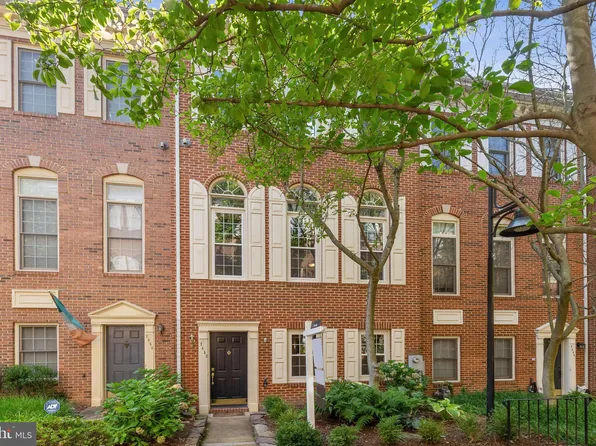 2452 Garnett Dr, Alexandria, VA 22311
