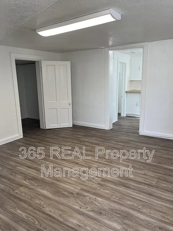 Building Photo - 2036 8th Ave #1