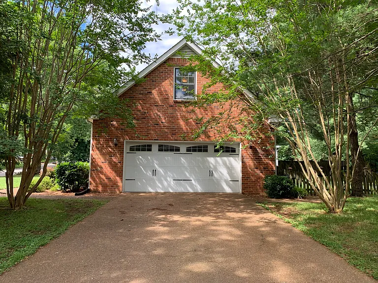 637 Sugartree Ln — Photo 41