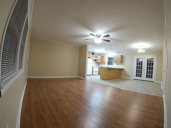3rd image of 631 Cherokee Dr
