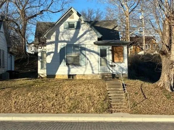 1013 Commercial St, Atchison, KS 66002