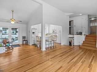 31 Ridge Ct, Cedar Grove, NJ 07009