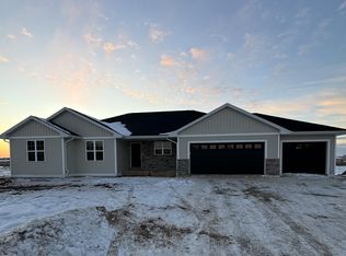 1663 Frontier Rd, Luxemburg, WI 54217