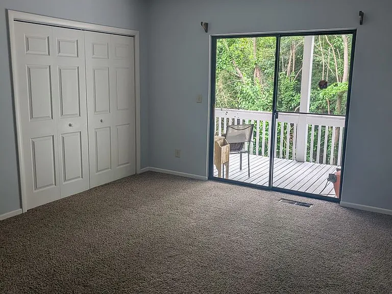 22 Royal Oak Dr — Photo 16