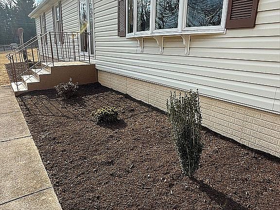 2nd image of 18473 Blue Ridge Mountain Rd