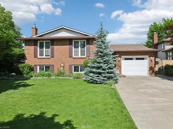 1 Amesbury Cres, Hamilton, ON L8J 1Z9