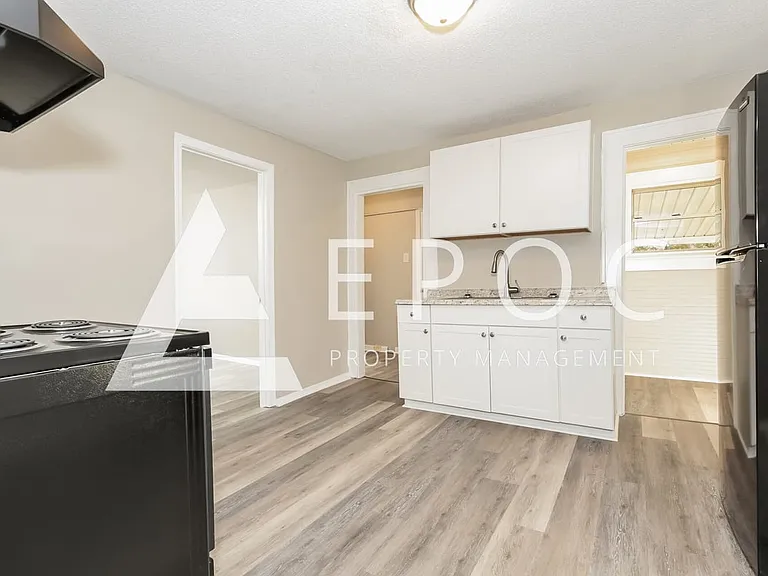 3225 Summit Ave — Photo 6