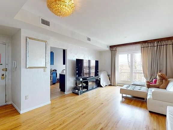 3rd image of 1948 Bergen Ave #K3