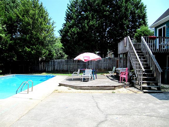 3rd image of 705 Leatherwood Ct