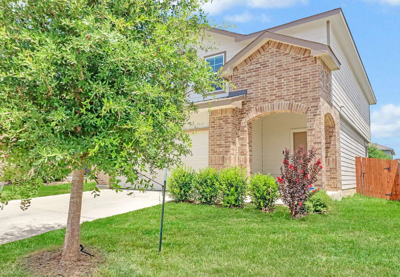 4 bed, 2.5 bath, 1968 sqft, $2,200 — Photo 4