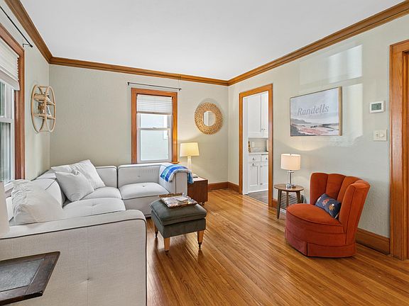 3rd image of 2834 Arthur St NE