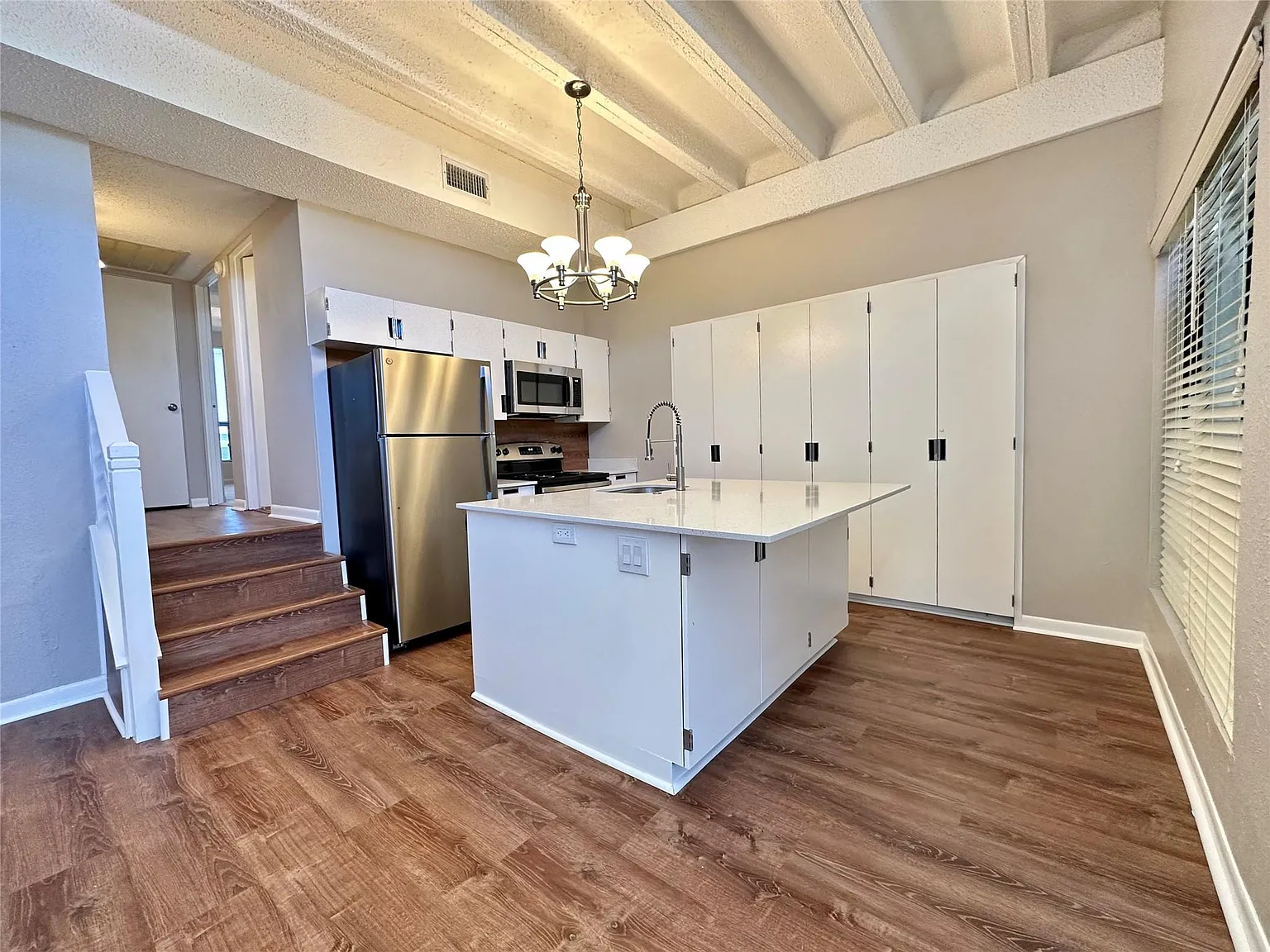 2 bed, 2.0 bath, 1426 sqft, $1,395 — Photo 3