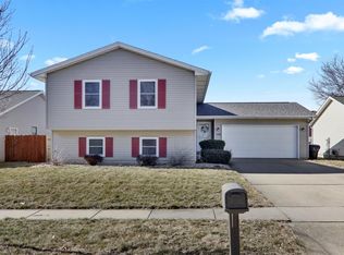 2709 Scarborough St, Bloomington, IL 61705