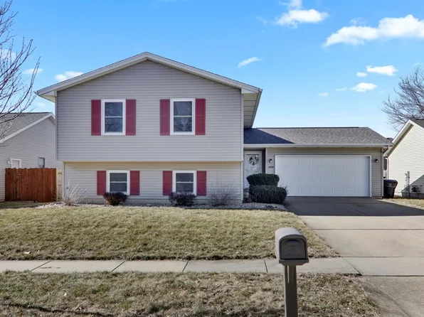 2709 Scarborough St, Bloomington, IL 61705