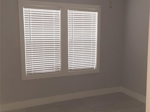 4th image of 5233 Lindsley Ave