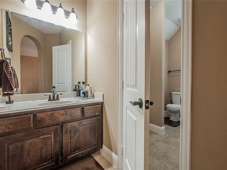 2440 Kingsgate Dr — Photo 10