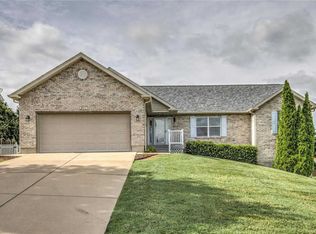 221 Kimberly Ct, Washington, MO 63090