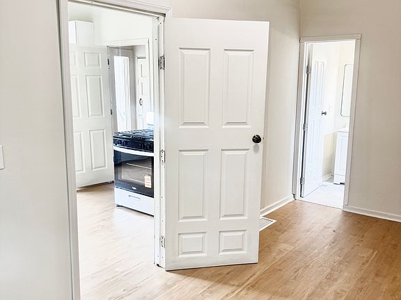 5th image of 1574 Electric Ave Floor 2