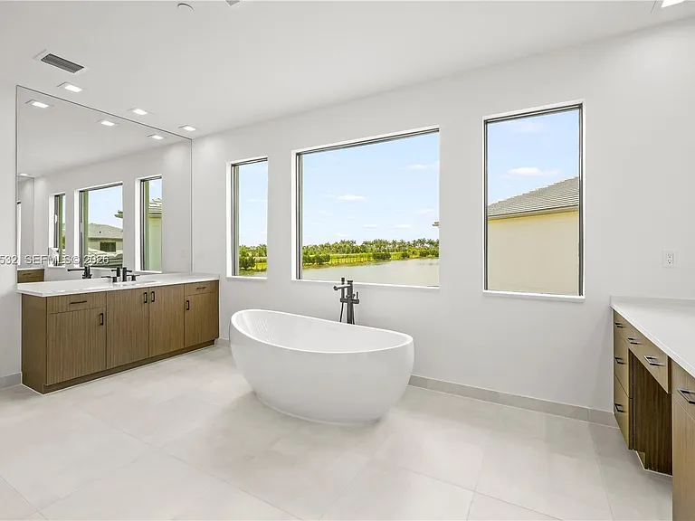 12865 Wingspan Ct — Photo 32