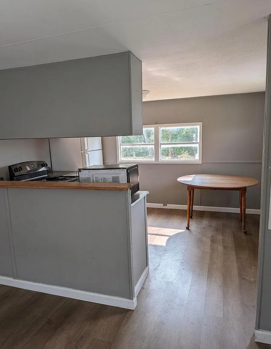 2 bed, 880 sqft, $900 — Photo 2