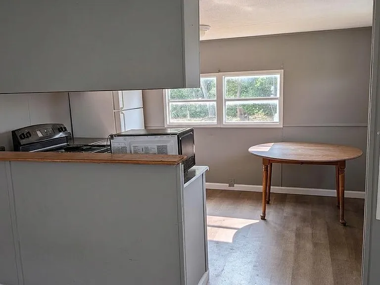 900 Stewart St #9 — Photo 2