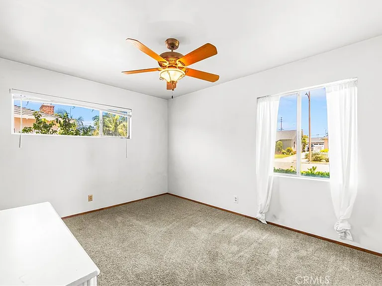 454 N Shattuck Pl — Photo 16