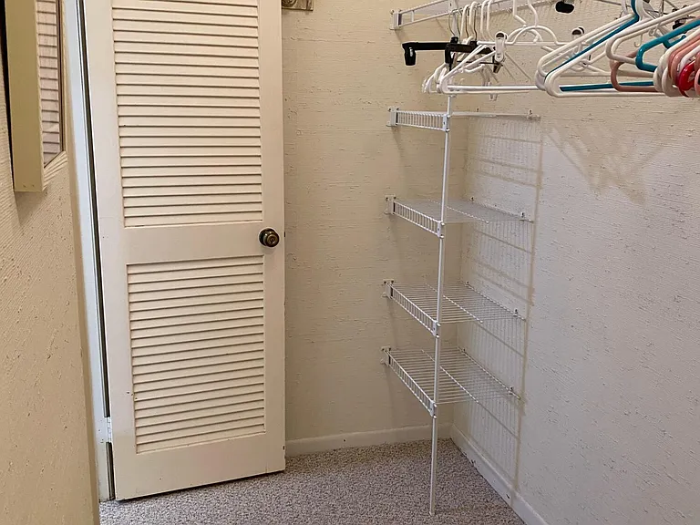 5662 Ainsley Ct — Photo 11