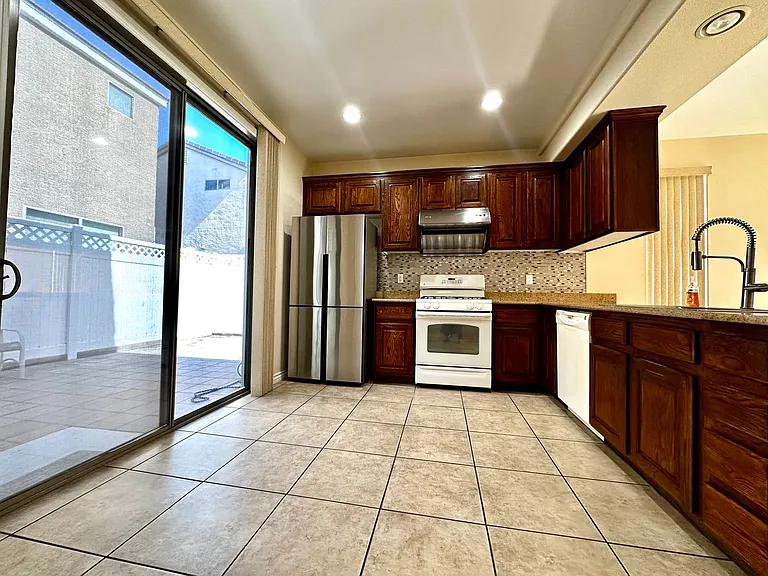 8137 Aurora Mist St — Photo 6
