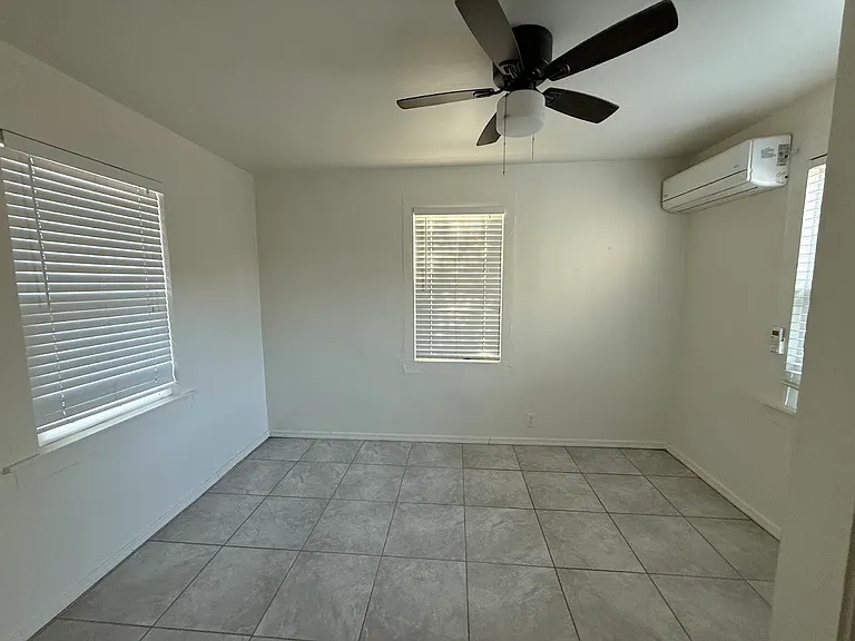 624 W Pinkley Ave #C — Photo 3