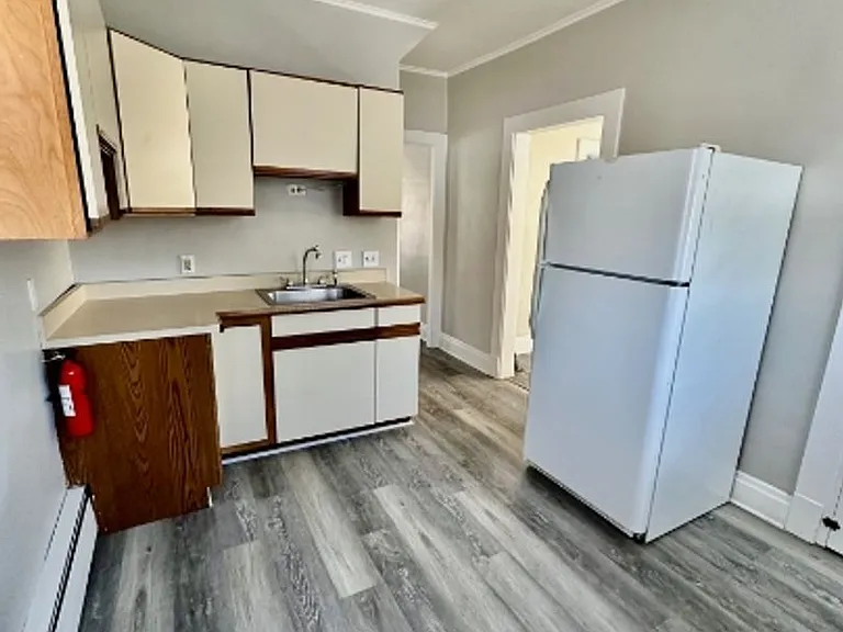 438 Harvey Ave — Photo 4