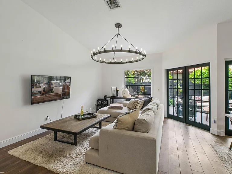 13504 Fountain View Blvd — Photo 6