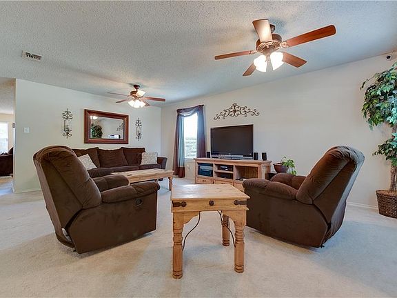4th image of 1407 Coral Reef Ln