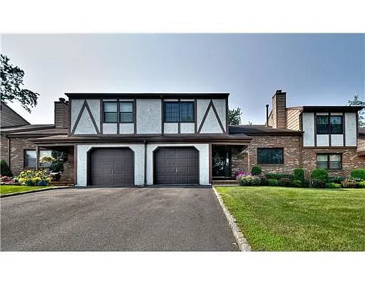 17 Wellington Ct photo 1